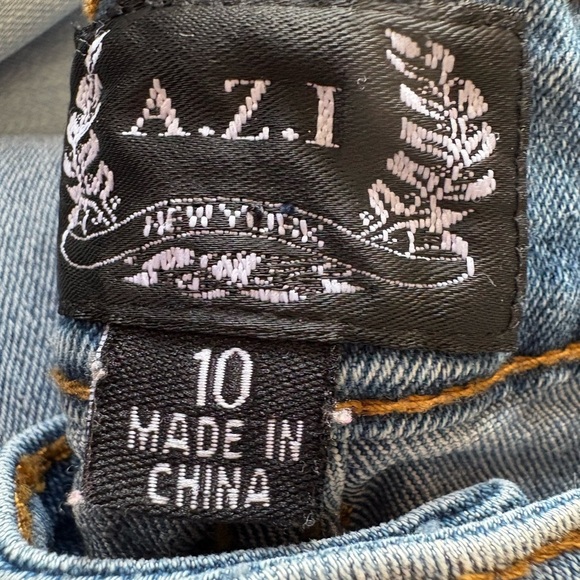 Beautiful AZI New York Ladies Jeans - Picture 4 of 4
